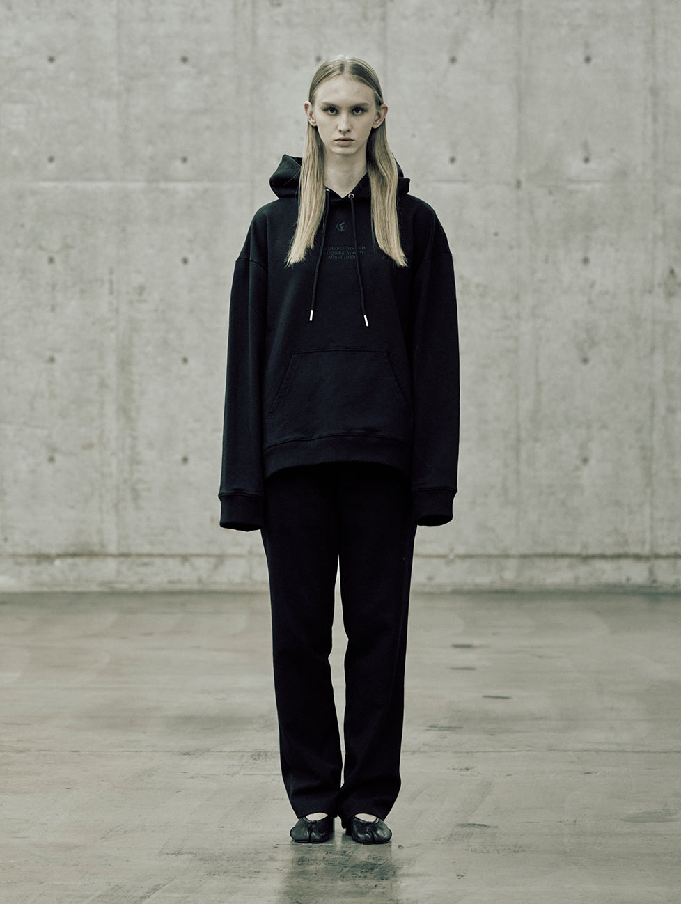 BLACK SLOGAN EMBROIDERY COCOON HOODIE