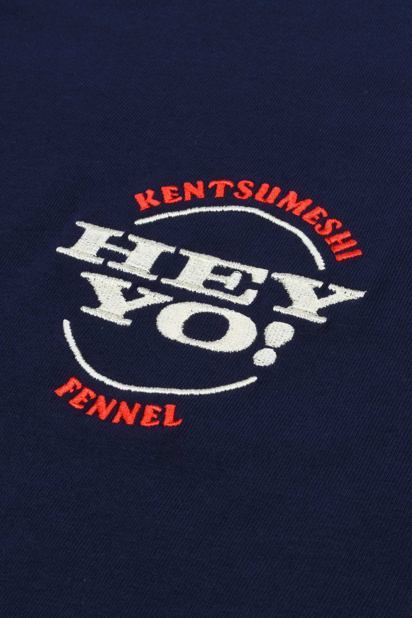 KENTSUMESHI EMBROIDERY HEY YO! T-SHIRT/NAVY