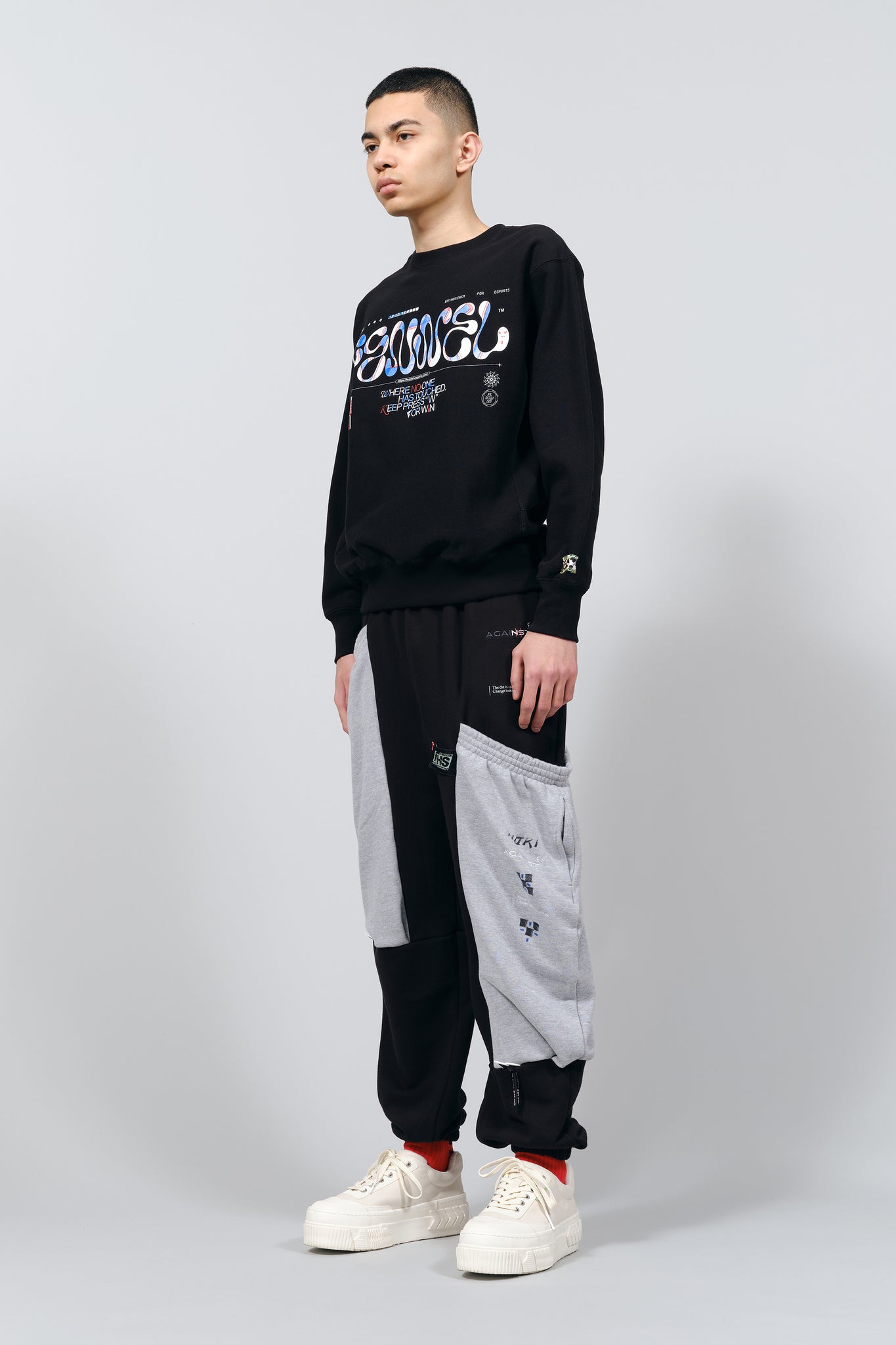 BLACK JOGGERS WITH OVERSIZED CARGO POCKETS